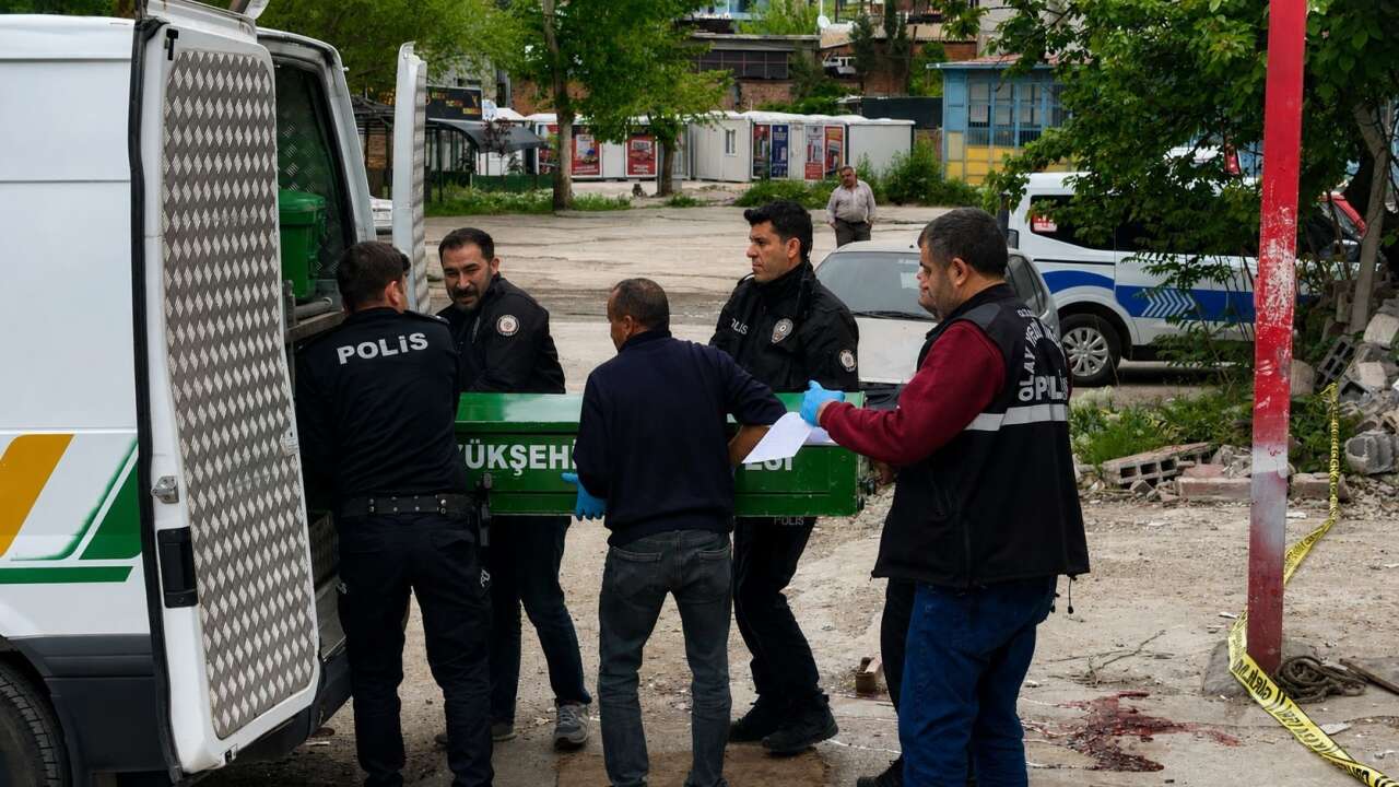 Elektrik kablolarını almak isteyen hurdacı, feci şekilde can verdi 5
